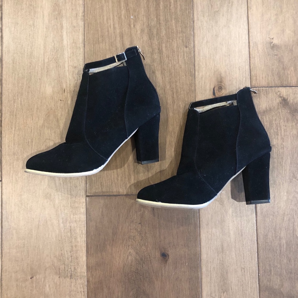 Black suede booties. EUR 39/US 9. Fits small